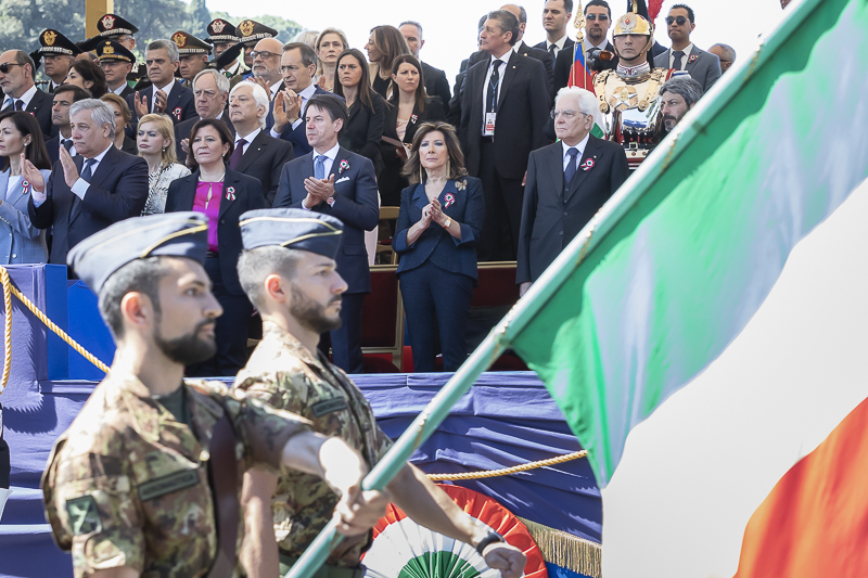 Sfilamento in parata delle truppe.