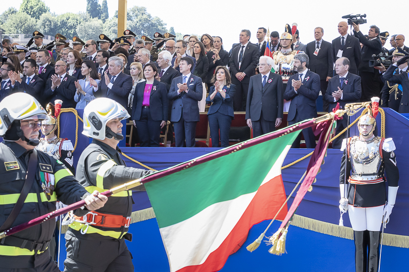 Sfilamento in parata delle truppe. Sfilamento in parata delle truppe.