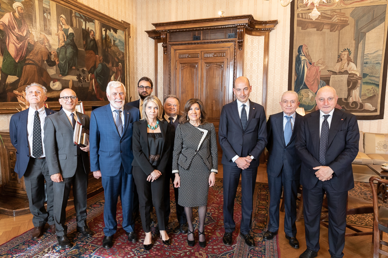 Il Presidente del Senato, Maria Elisabetta Alberti Casellati, incontra il Presidente di Confedilizia, Giorgio Spaziani Testa, e i componenti la delegazione. Il Presidente del Senato, Maria Elisabetta Alberti Casellati, incontra il Presidente di Confedilizia, Giorgio Spaziani Testa, e i componenti la delegazione.