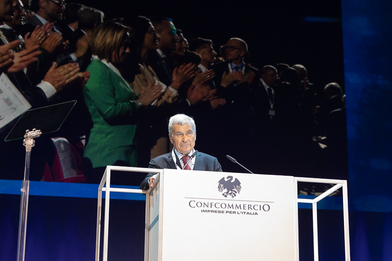 Il Presidente di Confcommercio, Carlo Sangalli, durante la sua relazione. Il Presidente di Confcommercio, Carlo Sangalli, durante la sua relazione.