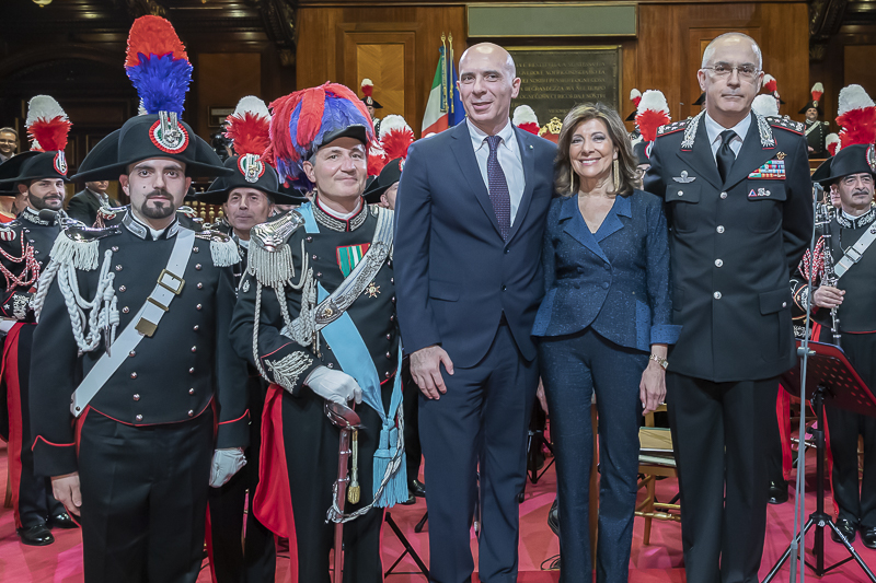 Al termine della cerimonia, il Presidente del Senato, Maria Elisabetta Alberti Casellati, posa per una foto ricordo. Al termine della cerimonia, il Presidente del Senato, Maria Elisabetta Alberti Casellati, posa per una foto ricordo.