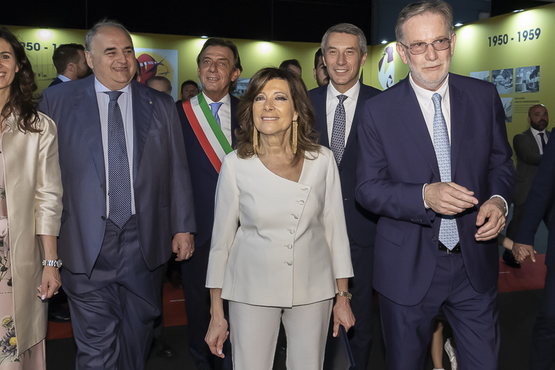 Il Presidente del Senato, Maria Elisabetta Alberti Casellati, visita il Padiglione 2 dell'Arena del Centenario. Il Presidente del Senato, Maria Elisabetta Alberti Casellati, visita il Padiglione 2 dell'Arena del Centenario.