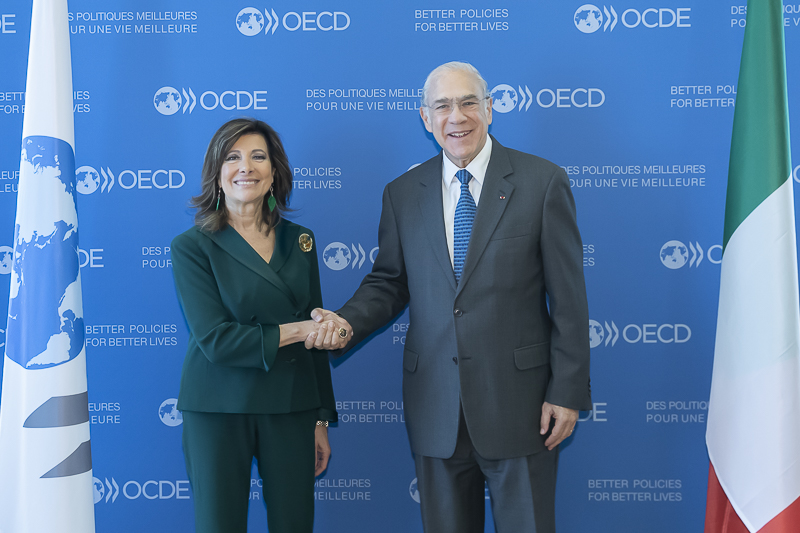 Il Presidente del Senato, Maria Elisabetta Alberti Casellati, incontra il Segretario Generale dell'OCSE, Ángel Gurría. Il Presidente del Senato, Maria Elisabetta Alberti Casellati, incontra il Segretario Generale dell'OCSE, Ángel Gurría.