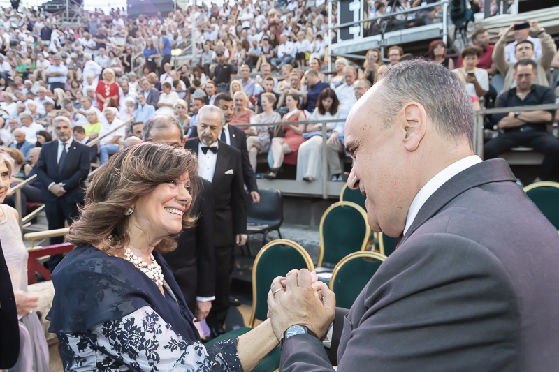 Il Presidente del Senato, Maria Elisabetta Alberti Casellati, saluta il Ministro per i Beni e le Attività Culturali, Alberto Bonisoli.
