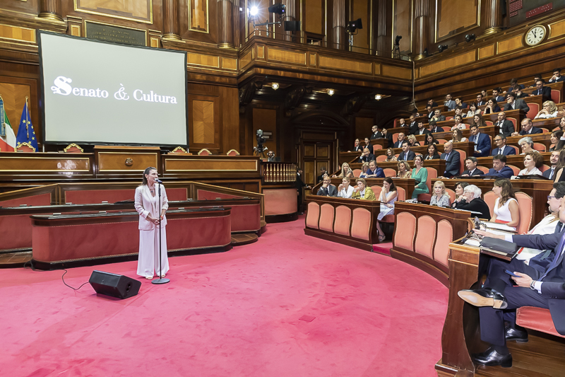 Un momento dell'esibizione di Lina Sastri. Un momento dell'esibizione di Lina Sastri.