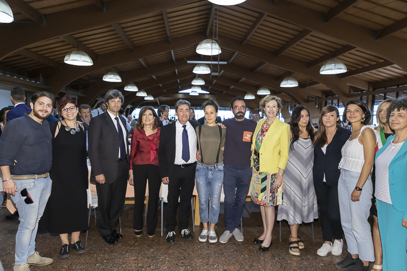 Coriano. Il Presidente del Senato, Maria Elisabetta Alberti Casellati, posa per una foto ricordo. Coriano. Il Presidente del Senato, Maria Elisabetta Alberti Casellati, posa per una foto ricordo.