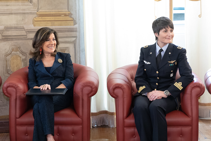 Il Presidente del Senato, Maria Elisabetta Alberti Casellati, e l'astronauta Samantha Cristoforetti, in Sala Pannini, prima del convegno.
