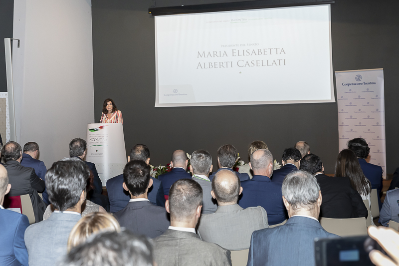 Mezzocorona. Intervento del Presidente del Senato, Maria Elisabetta Alberti Casellati, presso la cantina vinicola della Federazione Trentina della Cooperazione. Mezzocorona. Intervento del Presidente del Senato, Maria Elisabetta Alberti Casellati, presso la cantina vinicola della Federazione Trentina della Cooperazione.
