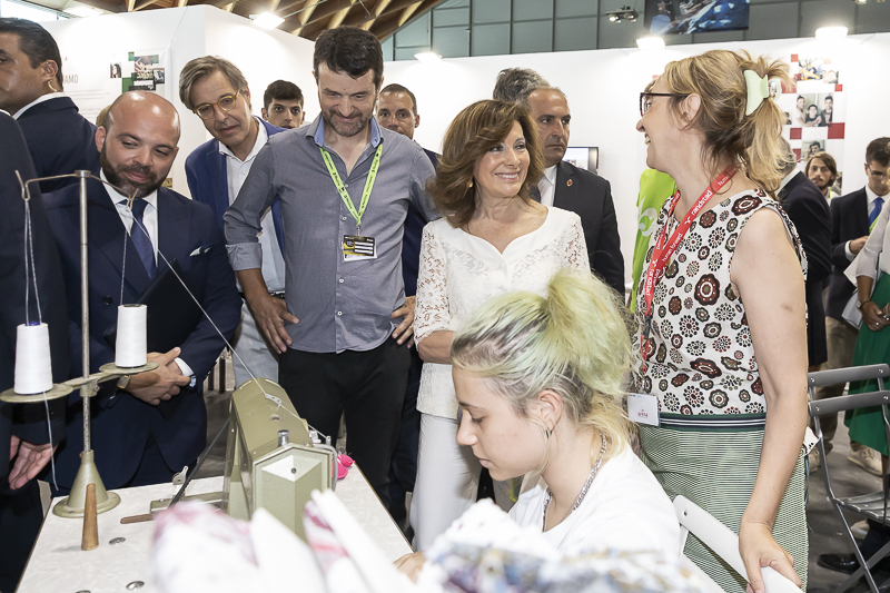 Il Presidente del Senato, Maria Elisabetta Alberti Casellati, visita alcuni stand.