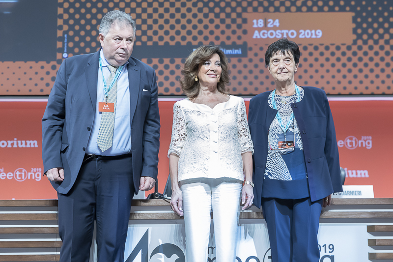 Nella foto, il Presidente del Senato, Maria Elisabetta Alberti Casellati, il Presidente della Fondazione Meeting, Emilia Guarnieri, e il Presidente della Fondazione per la Sussidiarietà, Giorgio Vittadini. Nella foto, il Presidente del Senato, Maria Elisabetta Alberti Casellati, il Presidente della Fondazione Meeting, Emilia Guarnieri, e il Presidente della Fondazione per la Sussidiarietà, Giorgio Vittadini.