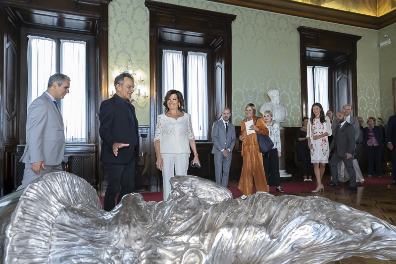 Il Presidente del Senato, Maria Elisabetta Alberti Casellati, visita l'opera simbolica della cultura partenopea dell'artista Lello Esposito, il 