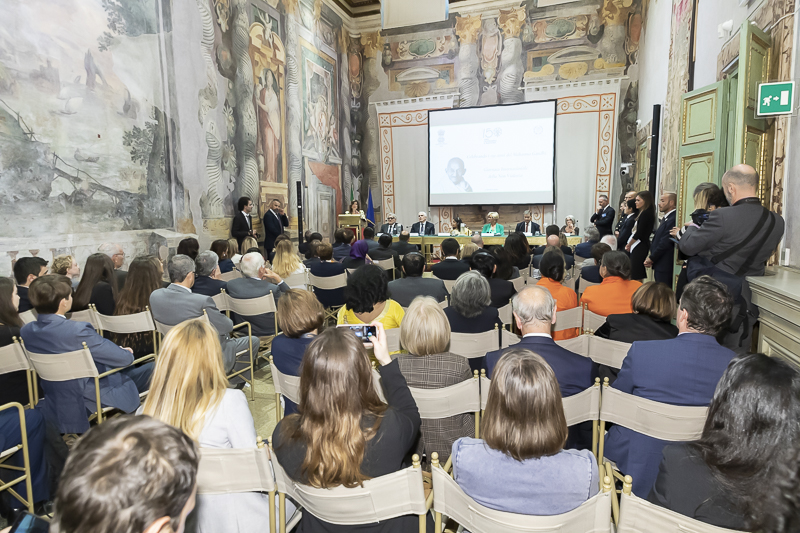 La Sala Zuccari di Palazzo Giustiniani durante l'intervento del Presidente del Senato, Maria Elisabetta Alberti Casellati. La Sala Zuccari di Palazzo Giustiniani durante l'intervento del Presidente del Senato, Maria Elisabetta Alberti Casellati.