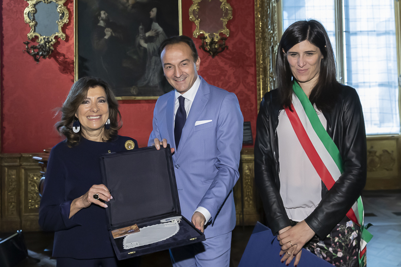 Torino. Il Presidente del Senato, Maria Elisabetta Alberti Casellati, riceve un dono dal Presidente della Regione Piemonte, Alberto Cirio, in occasione di una visita a Palazzo Madama. Torino. Il Presidente del Senato, Maria Elisabetta Alberti Casellati, riceve un dono dal Presidente della Regione Piemonte, Alberto Cirio, in occasione di una visita a Palazzo Madama.
