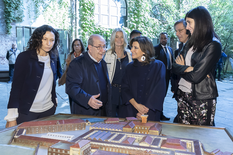 Torino. Un momento della visita al Sermig. Torino. Un momento della visita al Sermig.