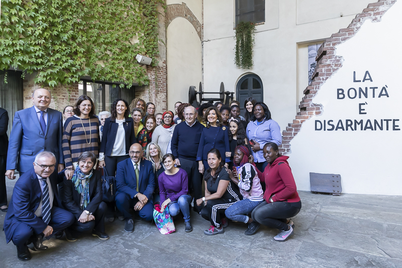 Torino. Il Presidente del Senato, Maria Elisabetta Alberti Casellati, posa per una foto ricordo presso il Sermig. Torino. Il Presidente del Senato, Maria Elisabetta Alberti Casellati, posa per una foto ricordo presso il Sermig.