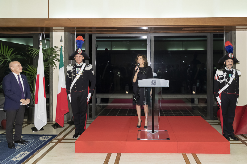 Indirizzo di saluto del Presidente del Senato, Maria Elisabetta Alberti Casellati, in occasione del ricevimento, alla presenza dei rappresentanti della comunità italiana in Giappone, del Vice Ministro degli Esteri del Giappone, On. Shinichi Nakatani, e di qualificati ospiti giapponesi, presso la Residenza dell'Ambasciatore d'Italia a Tokyo, Giorgio Starace. Indirizzo di saluto del Presidente del Senato, Maria Elisabetta Alberti Casellati, in occasione del ricevimento, alla presenza dei rappresentanti della comunità italiana in Giappone, del Vice Ministro degli Esteri del Giappone, On. Shinichi Nakatani, e di qualificati ospiti giapponesi, presso la Residenza dell'Ambasciatore d'Italia a Tokyo, Giorgio Starace.