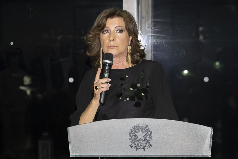 Indirizzo di saluto del Presidente del Senato, Maria Elisabetta Alberti Casellati, in occasione del ricevimento, alla presenza dei rappresentanti della comunità italiana in Giappone, del Vice Ministro degli Esteri del Giappone, On. Shinichi Nakatani, e di qualificati ospiti giapponesi, presso la Residenza dell'Ambasciatore d'Italia a Tokyo, Giorgio Starace. Indirizzo di saluto del Presidente del Senato, Maria Elisabetta Alberti Casellati, in occasione del ricevimento, alla presenza dei rappresentanti della comunità italiana in Giappone, del Vice Ministro degli Esteri del Giappone, On. Shinichi Nakatani, e di qualificati ospiti giapponesi, presso la Residenza dell'Ambasciatore d'Italia a Tokyo, Giorgio Starace.