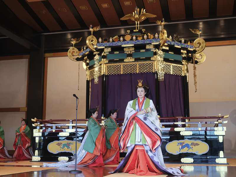 Un momento della cerimonia d'intronizzazione dell'Imperatore del Giappone Naruhito. Un momento della cerimonia d'intronizzazione dell'Imperatore del Giappone Naruhito.