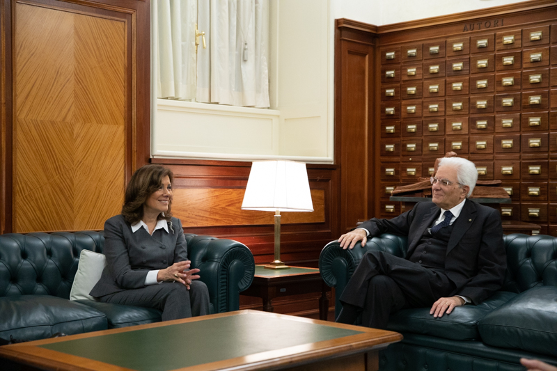 Il Presidente del Senato, Maria Elisabetta Alberti Casellati, e il Presidente della Repubblica, Sergio Mattarella, prima dell'inizio del convegno.
