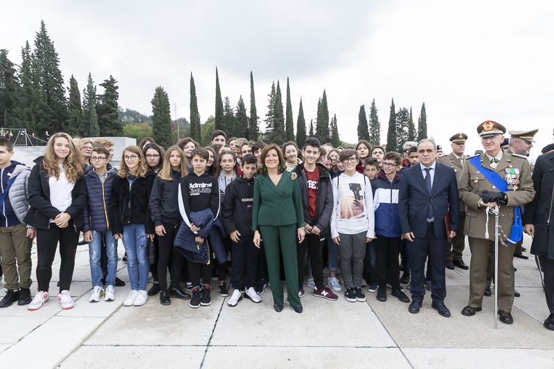 Il Presidente del Senato, Maria Elisabetta Alberti Casellati, posa per una foto ricordo.