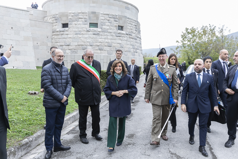 Gorizia. Il Presidente del Senato, Maria Elisabetta Alberti Casellati, giunge all'Ossario di Oslavia. Gorizia. Il Presidente del Senato, Maria Elisabetta Alberti Casellati, giunge all'Ossario di Oslavia.