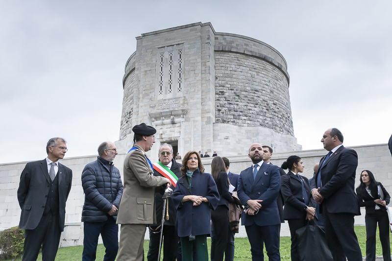 Gorizia. Un momento della visita del Presidente del Senato, Maria Elisabetta Alberti Casellati, all'Ossario di Oslavia. Gorizia. Un momento della visita del Presidente del Senato, Maria Elisabetta Alberti Casellati, all'Ossario di Oslavia.