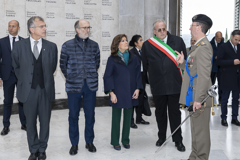 Gorizia. Un momento della visita del Presidente del Senato, Maria Elisabetta Alberti Casellati, all'Ossario di Oslavia. Gorizia. Un momento della visita del Presidente del Senato, Maria Elisabetta Alberti Casellati, all'Ossario di Oslavia.