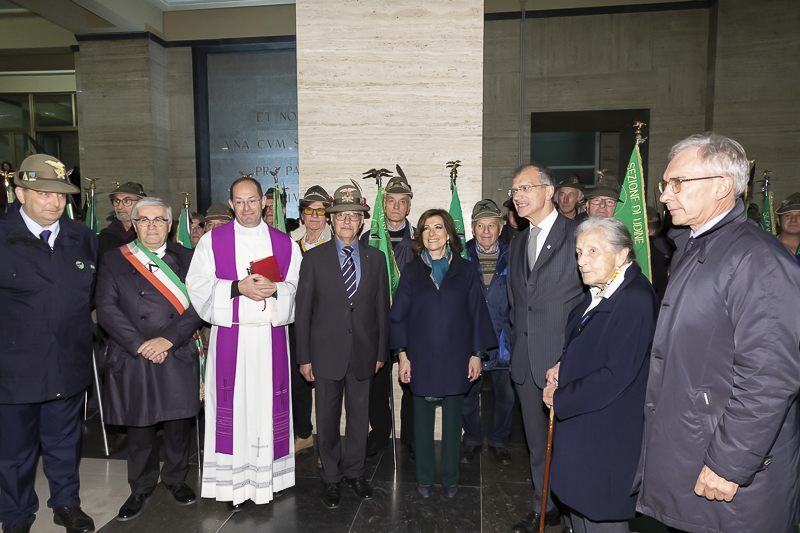 Udine. Il Presidente del Senato, Maria Elisabetta Alberti Casellati, posa per una foto ricordo nella cripta del Tempio Ossario.