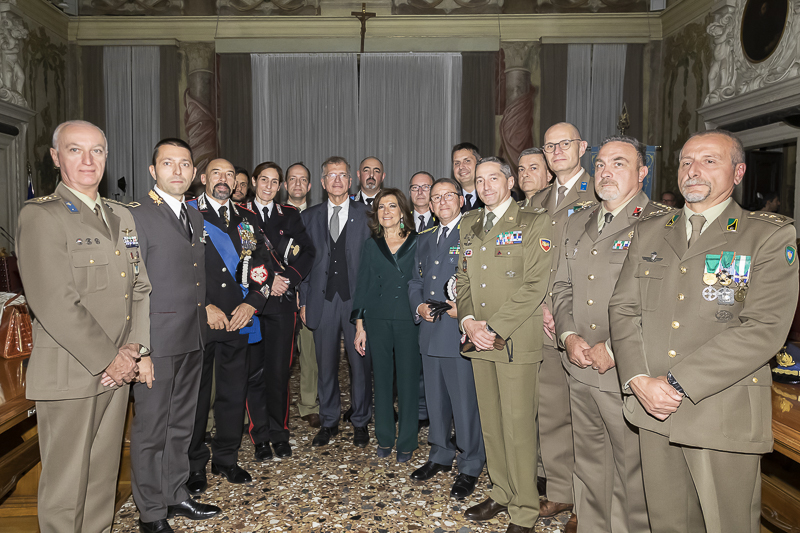Udine. Il Presidente del Senato, Maria Elisabetta Alberti Casellati, posa per una foto ricordo nel Salone di Palazzo Antonini Belgrado, sede della Provincia.