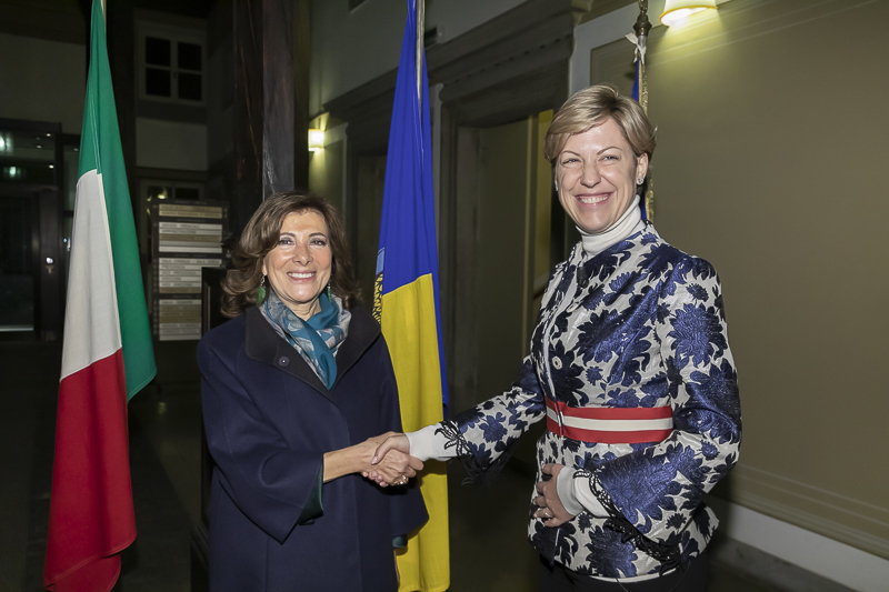 Udine. Il Presidente del Senato, Maria Elisabetta Alberti Casellati, giunge a Palazzo Torriani, dove è accolto dal Presidente di Confindustria Udine, Anna Mareschi Danieli.