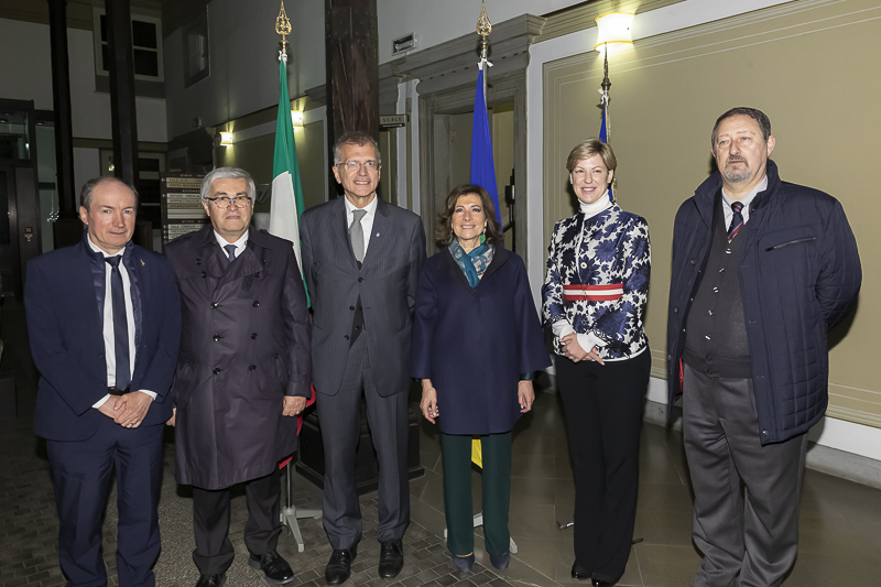 Udine. Il Presidente del Senato, Maria Elisabetta Alberti Casellati, posa per una foto ricordo a Palazzo Torriani, sede di Confindustria Udine. Udine. Il Presidente del Senato, Maria Elisabetta Alberti Casellati, posa per una foto ricordo a Palazzo Torriani, sede di Confindustria Udine.