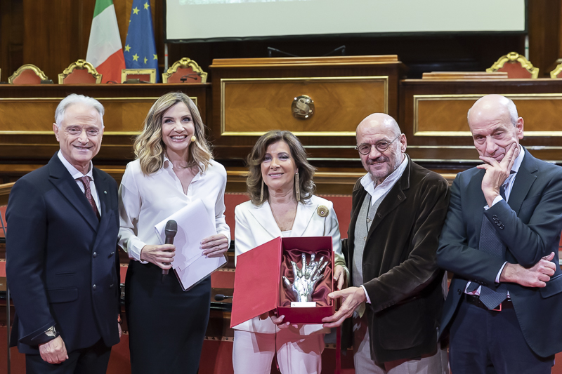 Consegna del Premio Sezione Sociale.