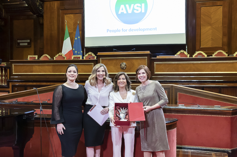 Consegna del Premio Sezione Cultura. Consegna del Premio Sezione Cultura.
