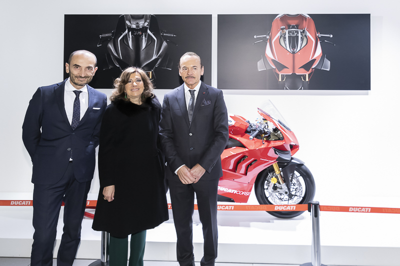 Bologna. Il Presidente del Senato, Maria Elisabetta Alberti Casellati, posa per una foto ricordo. Bologna. Il Presidente del Senato, Maria Elisabetta Alberti Casellati, posa per una foto ricordo.