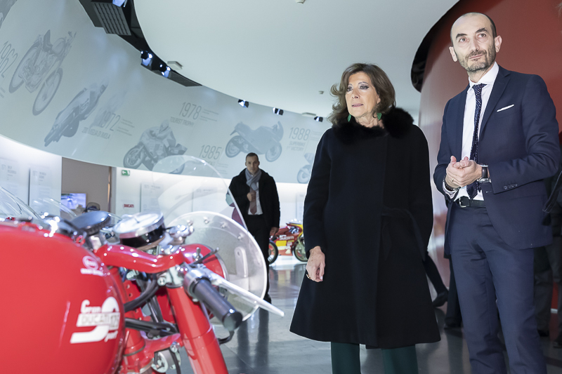 Bologna. Nella foto, il Presidente del Senato, Maria Elisabetta Alberti Casellati, e Claudio Domenicali, Amministratore Delegato Ducati. Bologna. Nella foto, il Presidente del Senato, Maria Elisabetta Alberti Casellati, e Claudio Domenicali, Amministratore Delegato Ducati.