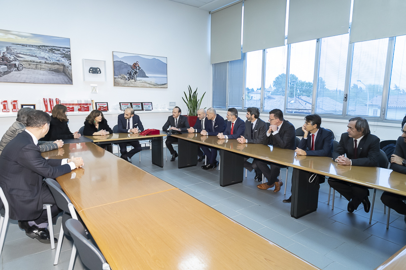 Bologna. Il Presidente del Senato, Maria Elisabetta Alberti Casellati, incontra l'Amministratore Delegato Ducati, Claudio Domenicali, e alcuni membri del Board. Bologna. Il Presidente del Senato, Maria Elisabetta Alberti Casellati, incontra l'Amministratore Delegato Ducati, Claudio Domenicali, e alcuni membri del Board.