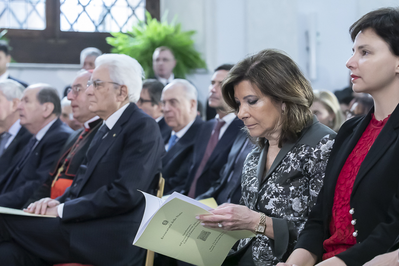 Un momento della cerimonia. Un momento della cerimonia.