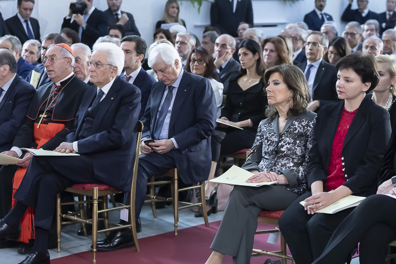 Un momento della cerimonia. Un momento della cerimonia.