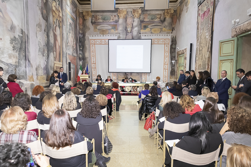 La Sala Zuccari di Palazzo Giustiniani durante l'indirizzo di saluto del Presidente del Senato, Maria Elisabetta Alberti Casellati. La Sala Zuccari di Palazzo Giustiniani durante l'indirizzo di saluto del Presidente del Senato, Maria Elisabetta Alberti Casellati.