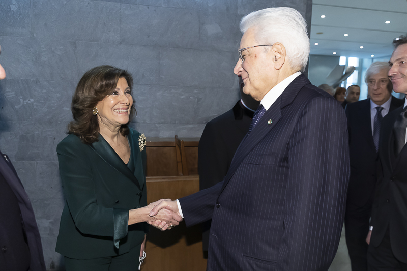 Genova. Il Presidente del Senato, Maria Elisabetta Alberti Casellati, saluta il Capo dello Stato. Genova. Il Presidente del Senato, Maria Elisabetta Alberti Casellati, saluta il Capo dello Stato.