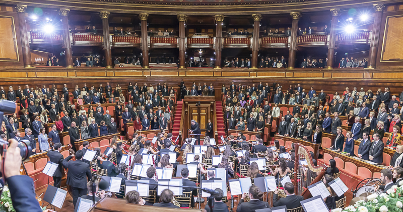 Esecuzione dell'Inno Nazionale.