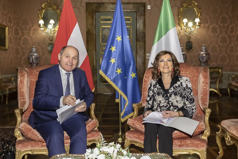 Un momento dell'incontro tra il Presidente del Senato, Maria Elisabetta Alberti Casellati, e il Presidente del Consiglio Nazionale austriaco, Wolfgang Sobotka. Un momento dell'incontro tra il Presidente del Senato, Maria Elisabetta Alberti Casellati, e il Presidente del Consiglio Nazionale austriaco, Wolfgang Sobotka.