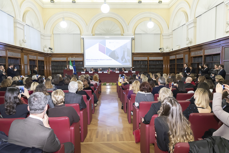 La Sala Koch di Palazzo Madama durante l'intervento del Presidente del Senato, Maria Elisabetta Alberti Casellati. La Sala Koch di Palazzo Madama durante l'intervento del Presidente del Senato, Maria Elisabetta Alberti Casellati.