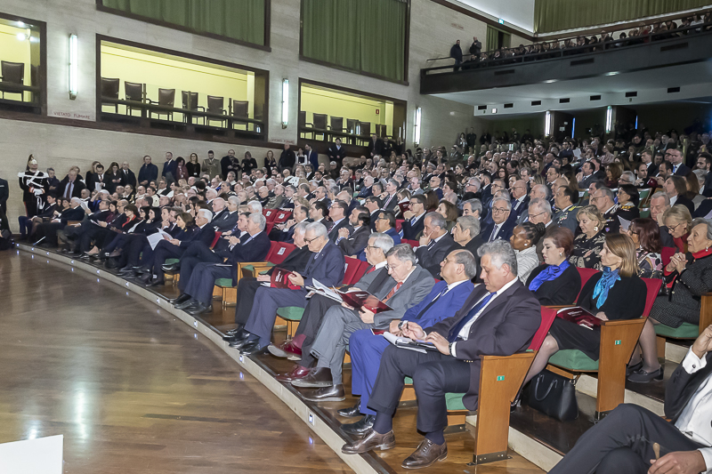 Un momento della cerimonia. Un momento della cerimonia.