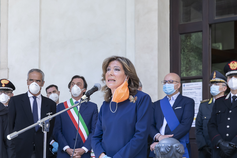 Il Presidente del Senato, Maria Elisabetta Alberti Casellati, rivolge un breve indirizzo di saluto al personale medico-sanitario dell'Ospedale Giustinianeo. Il Presidente del Senato, Maria Elisabetta Alberti Casellati, rivolge un breve indirizzo di saluto al personale medico-sanitario dell'Ospedale Giustinianeo.