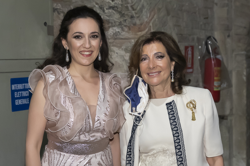 Nella foto, il Presidente del Senato, Maria Elisabetta Alberti Casellati, e il soprano Rosa Feola.