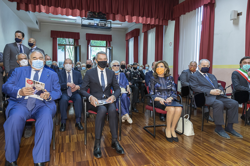 Il Presidente del Senato, Maria Elisabetta Alberti Casellati, nella Sala Seminari della Fondazione per la Ricerca Biomedica Avanzata.