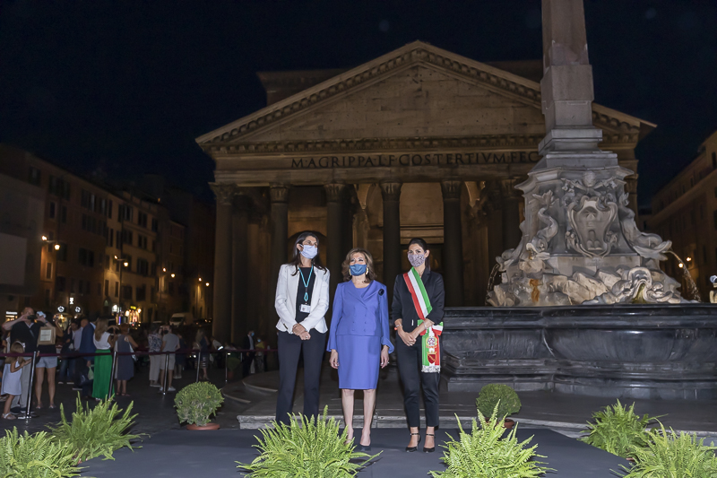 Il Presidente del Senato, Maria Elisabetta Alberti Casellati, posa per una foto ricordo unitamente al Sindaco di Roma, Virginia Raggi, e alla Presidente di Acea S.p.A., Michaela Castelli.