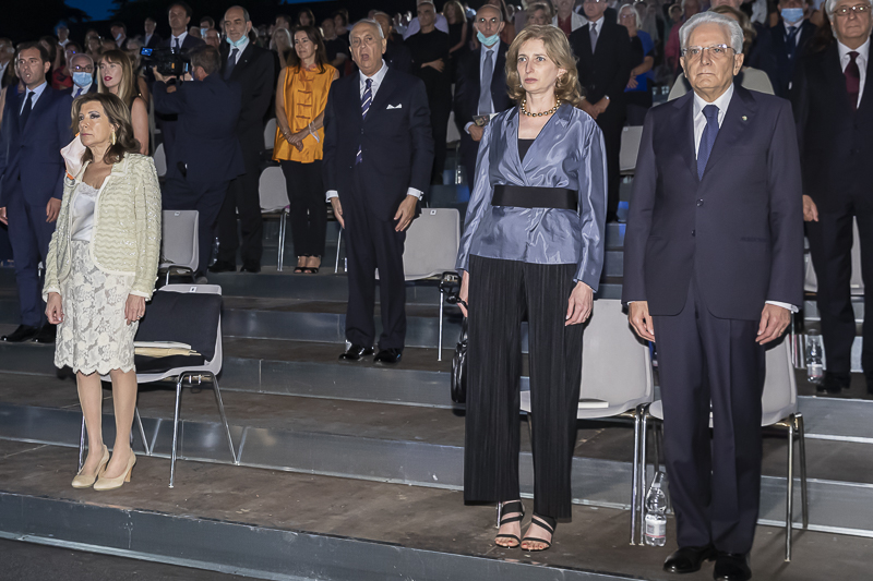 Esecuzione dell'Inno nazionale.