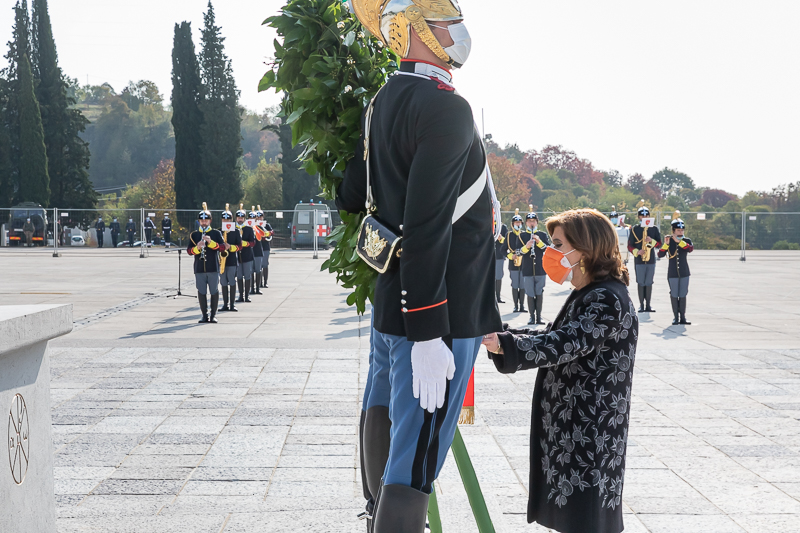 Redipuglia. Un momento della deposizione della corona di alloro.
